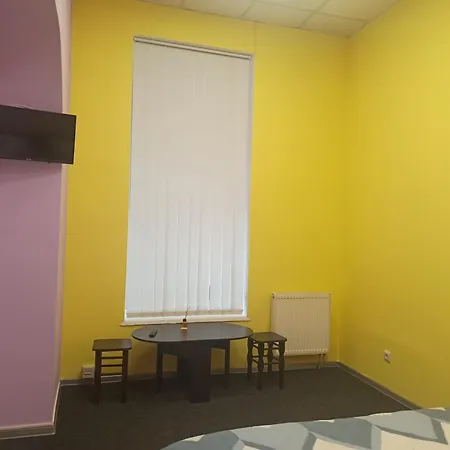 старий дворик,5 хв від жд вокзалу,корпус 2 Hostel *