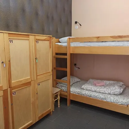 старий дворик,5 хв від жд вокзалу,корпус 2 Hostel Lviv