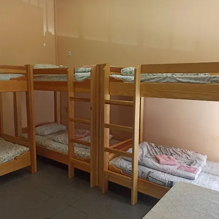 Hostel старий дворик,5 хв від жд вокзалу,корпус 2
